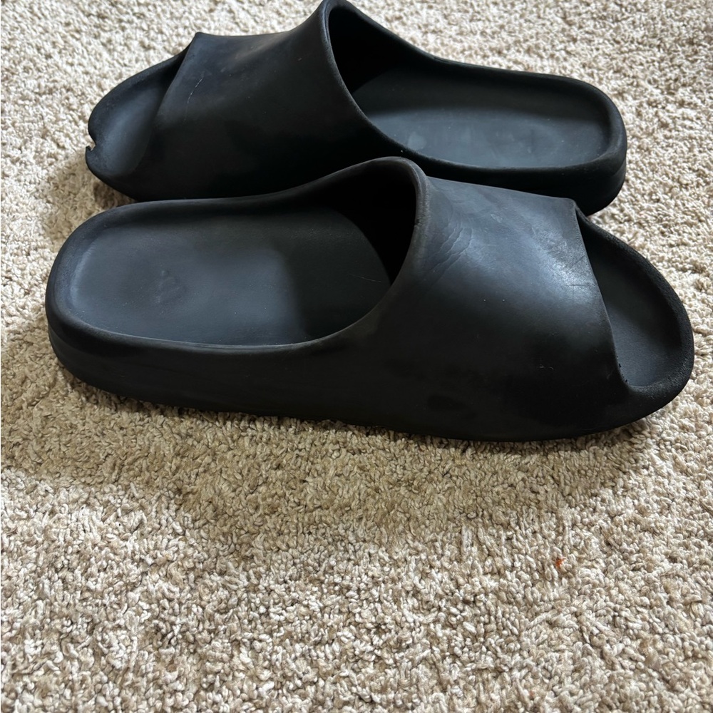 Yeezy (Adidas) Slide Sandals size 11